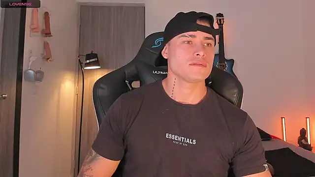 connorsmiith live cam on StripChat