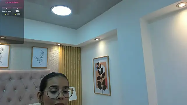 Luna_Millers webcam