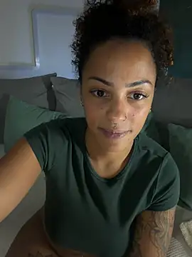 SweetPetiteNoir webcam