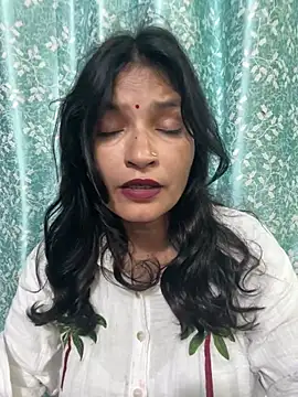 Priyaa_1433 webcam
