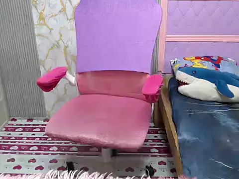 Hornyblaire18 webcam