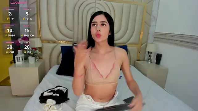 NahomiDeluxe live sex cam