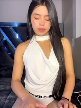LunaMoore_Pink webcam