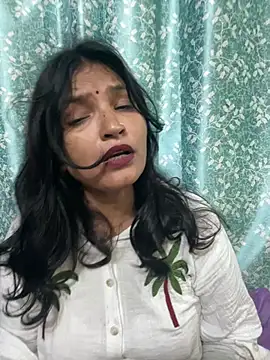 Priyaa_1433 webcam