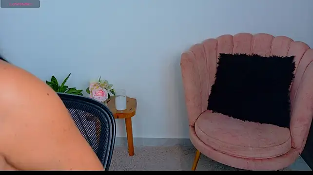 LunaraVelvett webcam