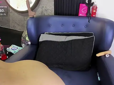 Karly33 webcam