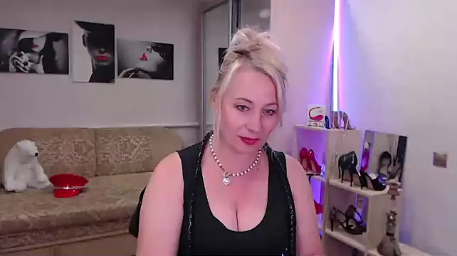 MistressMilfa webcam