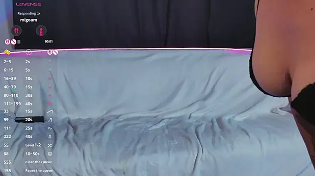 LilyBellee webcam