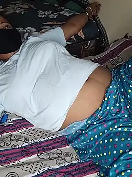 Lovly_pari webcam