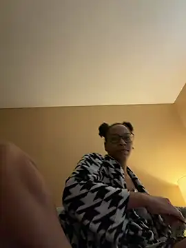 caramelkissss live cam on StripChat