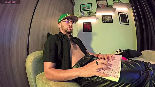 AresMassimoX live cam on StripChat