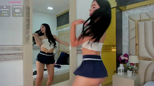 NahomiDeluxe live sex cam