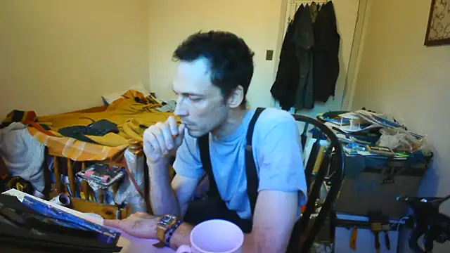 JohnnyMoves webcam