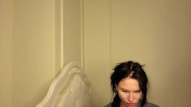 Honey__Money webcam