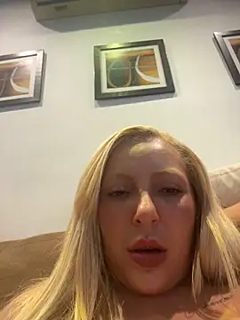 Juuhschmitt live cam on StripChat