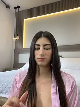 evelyn_hills webcam