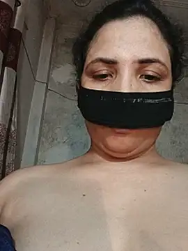 HotAishaa webcam