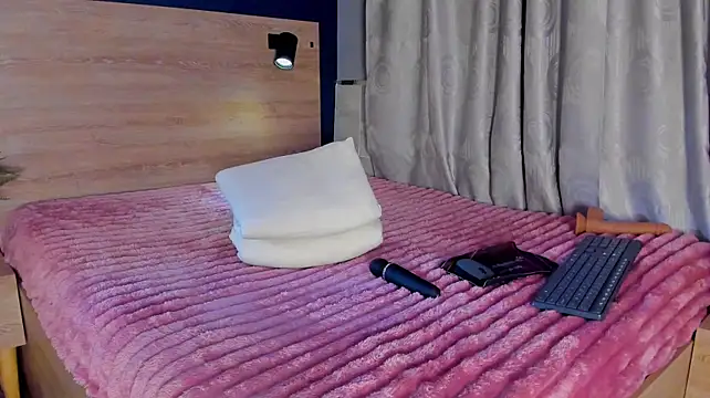 SarahMiler_ webcam