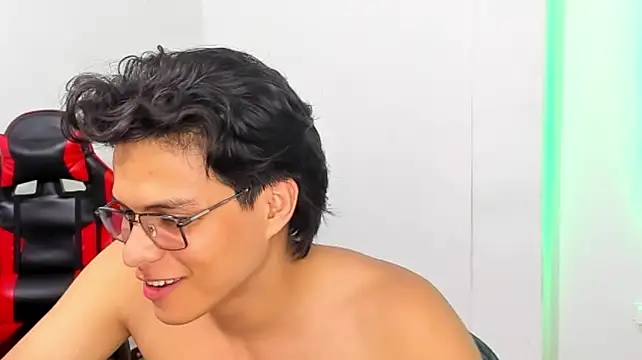 adam_2324 webcam