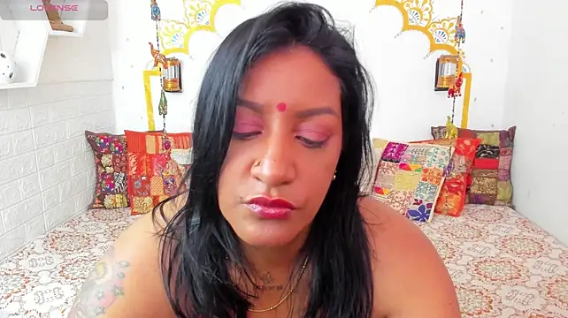 LadyNahir webcam