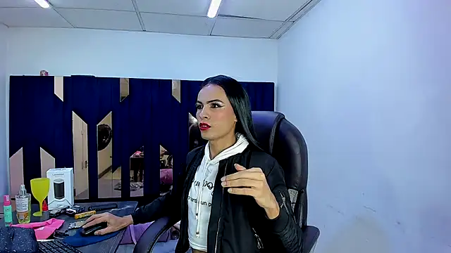 Aisha_hotts777 webcam