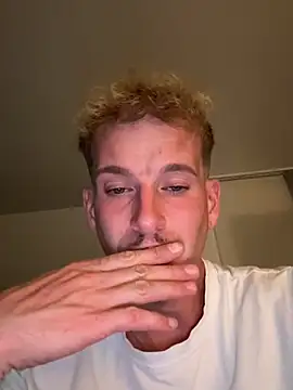 creampieboytim webcam
