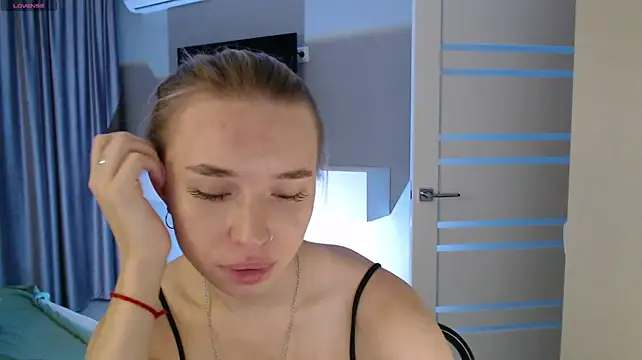 Emily_Hartt webcam