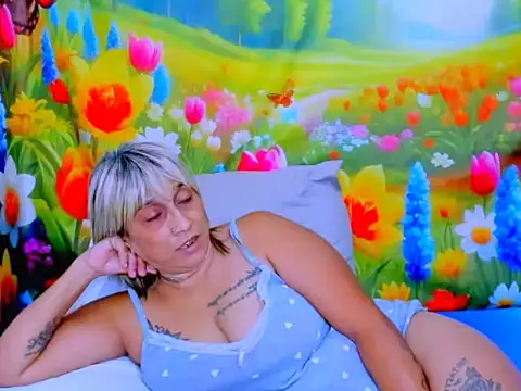 indianroxy webcam