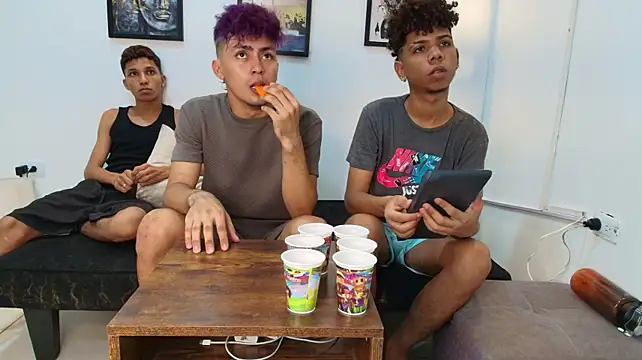 AVENGER_BOYS2026 live cam on StripChat