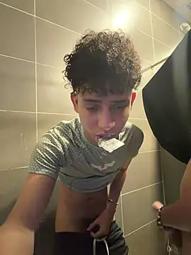 yoursexyjose live cam on StripChat