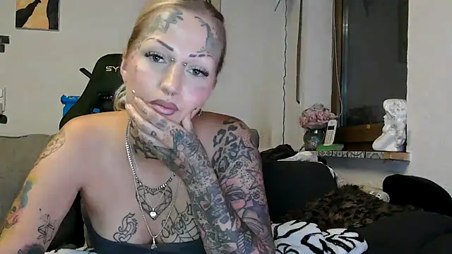 RoxxyInk webcam