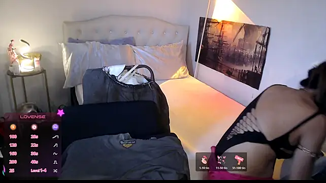 NinaDOM4CUM webcam