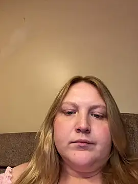 PhatAssBlond webcam