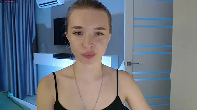 Emily_Hartt webcam