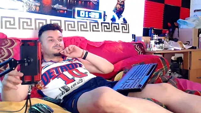 Hugec0ck007 live cam on StripChat