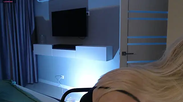 Emily_Hartt webcam