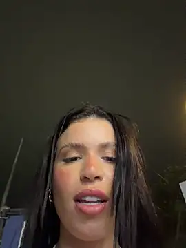 Live cam model Rafaellaz broadcasting live