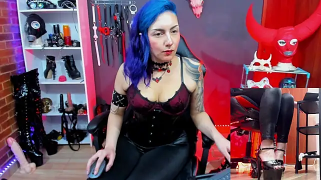 Yelena_LatexMaiden live cam on StripChat