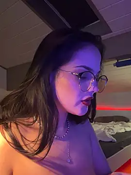 LunnaVey live cam on StripChat