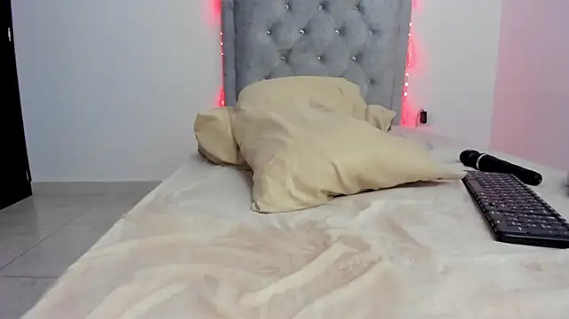 SHARONBLAKE2 live cam on StripChat