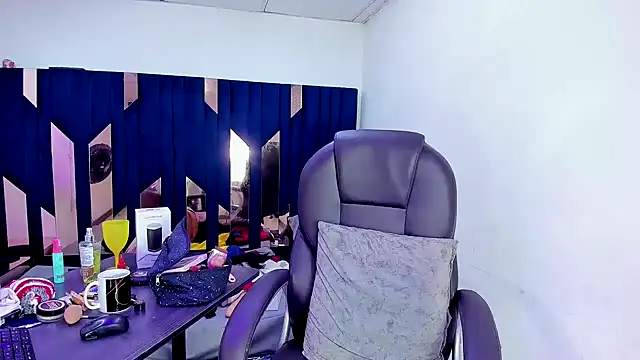 Aisha_hotts777 webcam