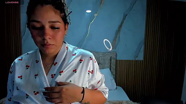 mia_18v webcam