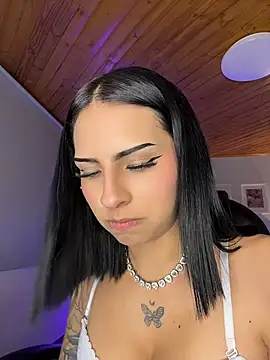 Hilary_pinkk webcam