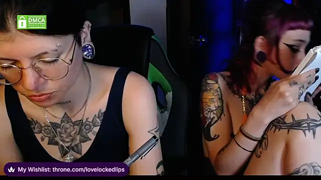 lovelockedlips webcam