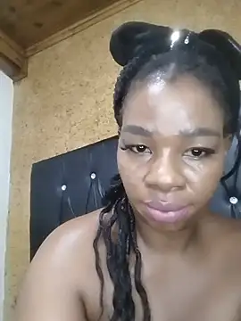 xxJuicyLipsx01 webcam
