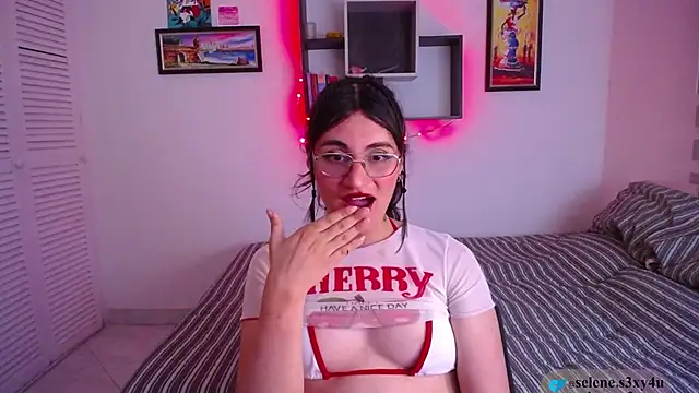 YoursSelene webcam
