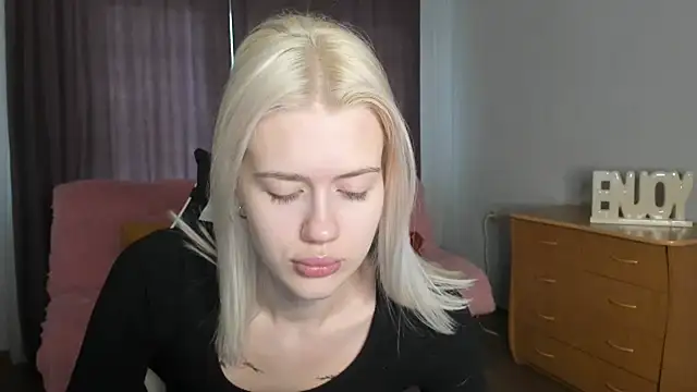 BlondyLedy webcam