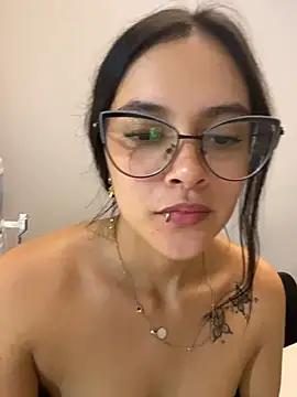 EmmaCurvyy webcam