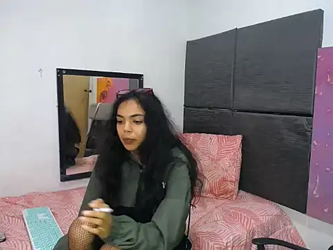Indianpetitexo webcam