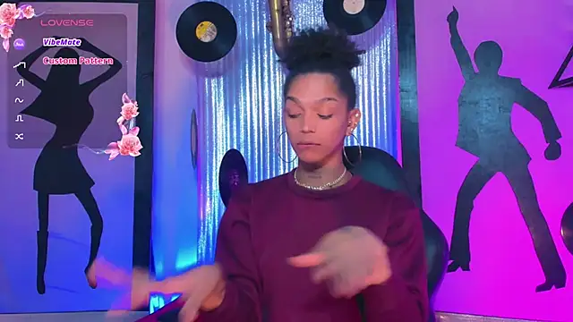 nickyminach_ webcam